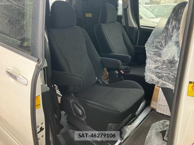 Toyota VOXY 2011-09 7273248-10