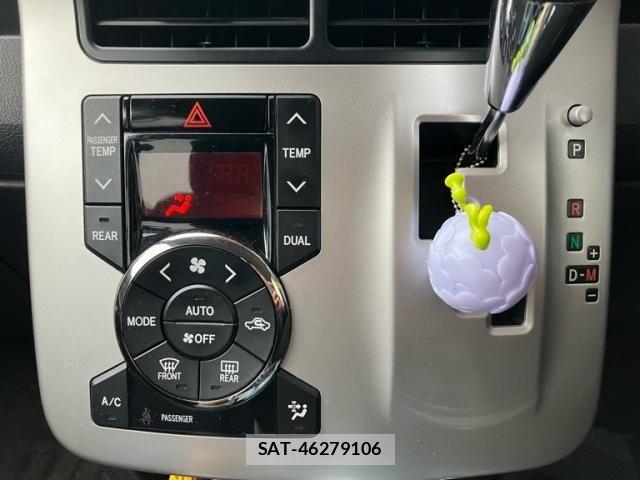 Toyota VOXY 2011-09 7273248-17