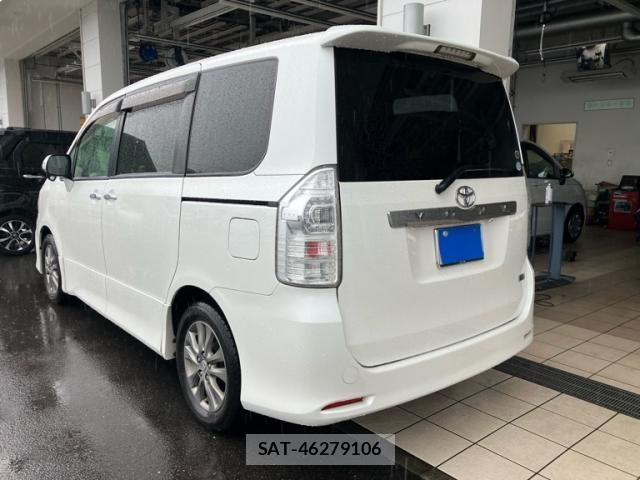 Toyota VOXY 2011-09 7273248-1