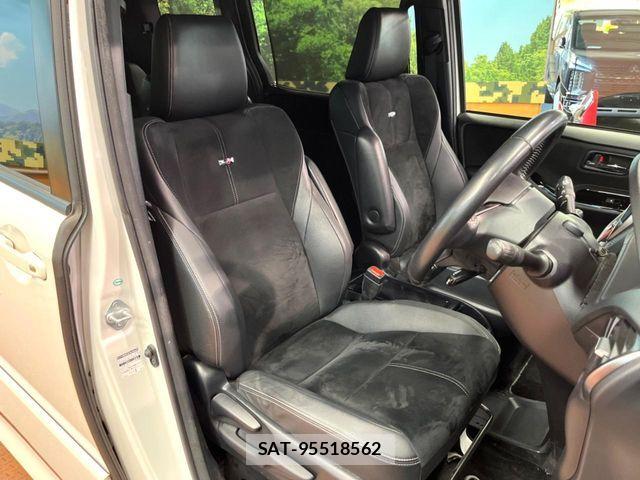 Toyota VOXY 2017-11 7271600-9