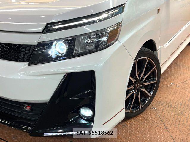 Toyota VOXY 2017-11 7271600-13