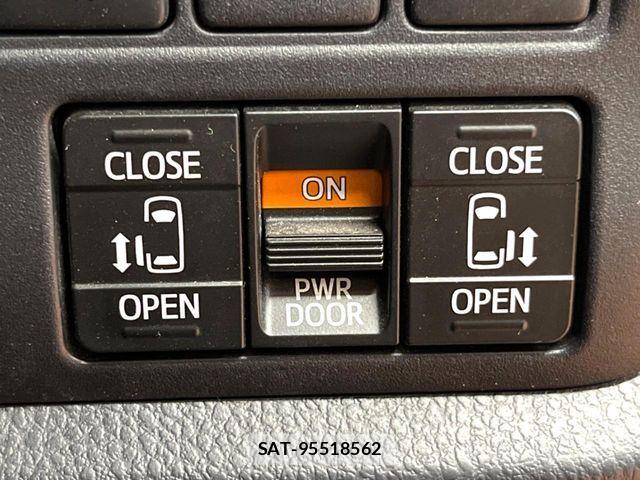 Toyota VOXY 2017-11 7271600-6