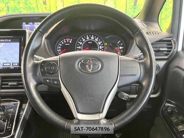 Toyota VOXY 2018-08 7271604-11