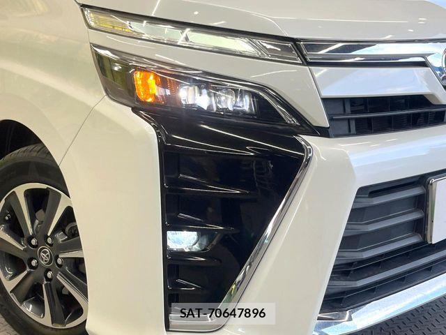Toyota VOXY 2018-08 7271604-12