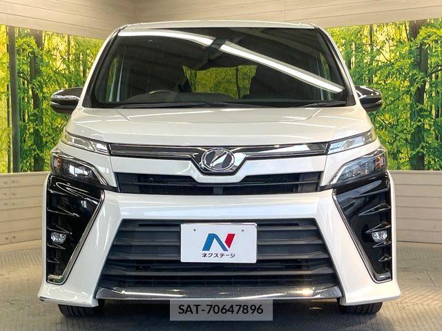 Toyota VOXY 2018-08 7271604-14