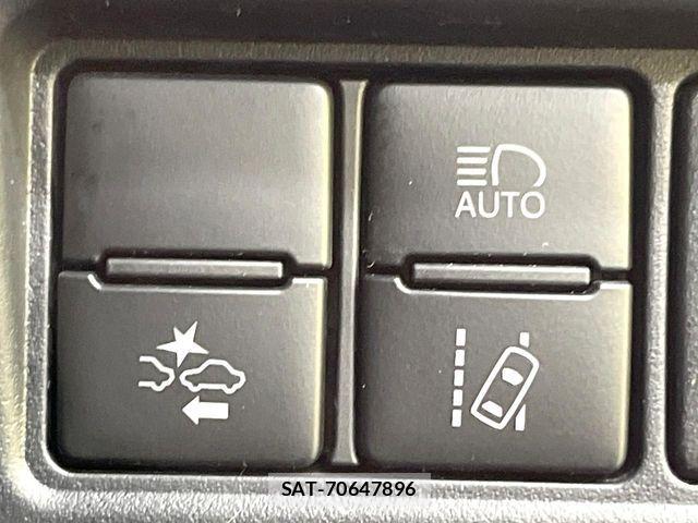 Toyota VOXY 2018-08 7271604-4