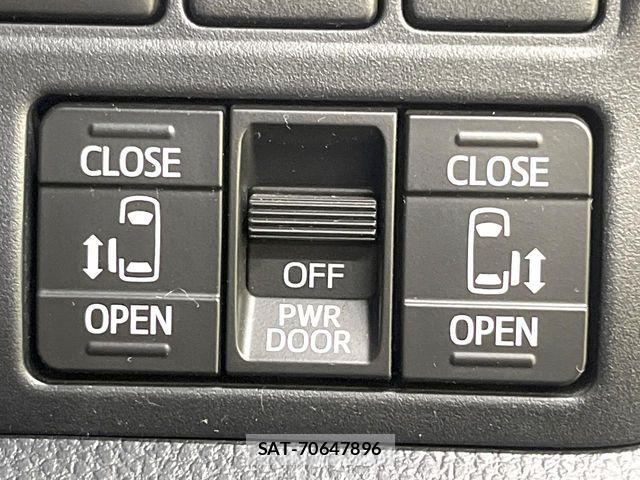 Toyota VOXY 2018-08 7271604-5