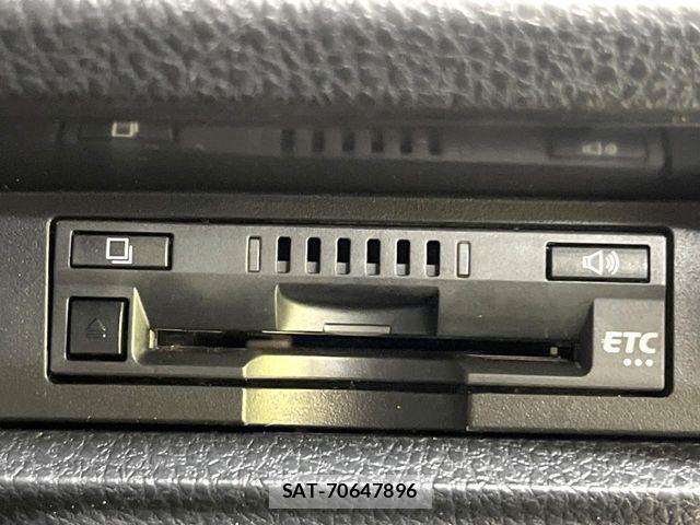 Toyota VOXY 2018-08 7271604-6