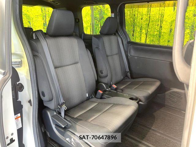 Toyota VOXY 2018-08 7271604-8