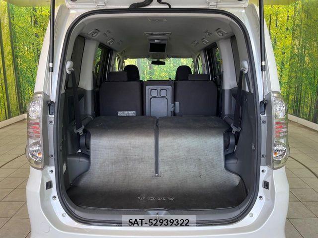 Toyota VOXY 2008-09 7273249-10