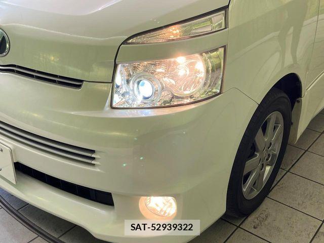 Toyota VOXY 2008-09 7273249-12