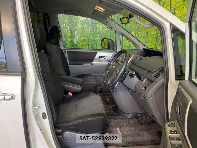 Toyota VOXY 2008-09 7273249-7