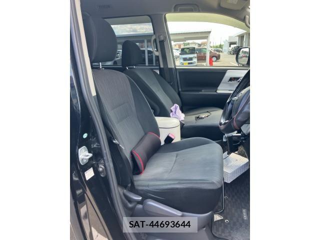 Toyota VOXY 2010-10 7273247-13