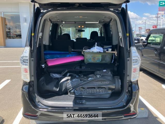 Toyota VOXY 2010-10 7273247-18