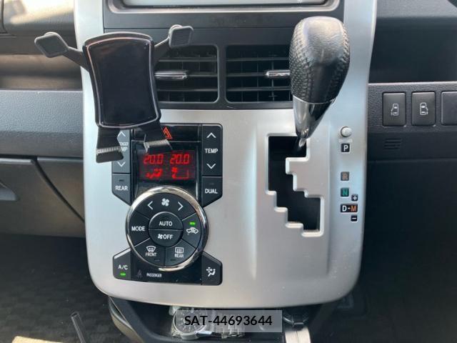 Toyota VOXY 2010-10 7273247-22