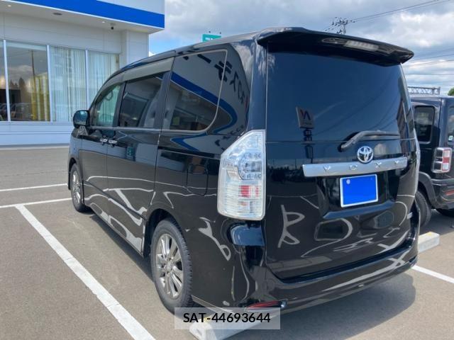 Toyota VOXY 2010-10 7273247-6