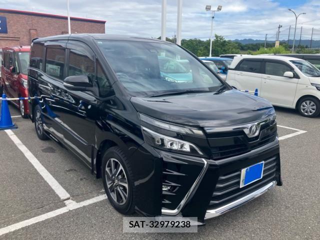Toyota VOXY 2017-09 7272681-0