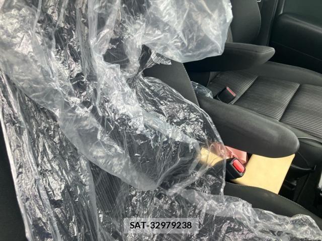 Toyota VOXY 2017-09 7272681-9