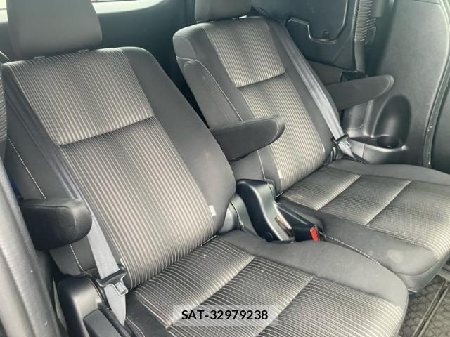 Toyota VOXY 2017-09 7272681-12