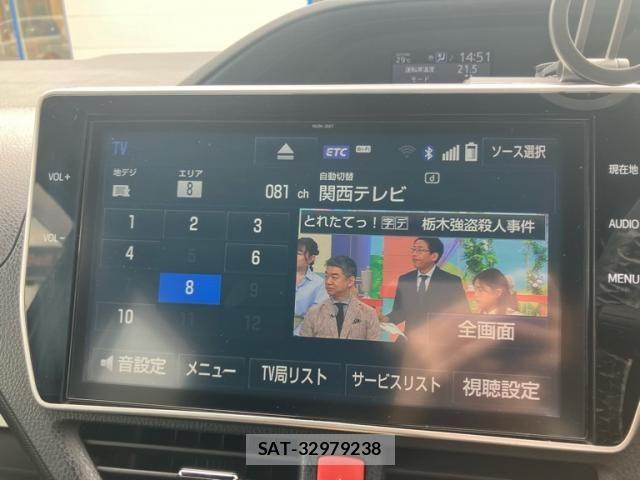 Toyota VOXY 2017-09 7272681-18
