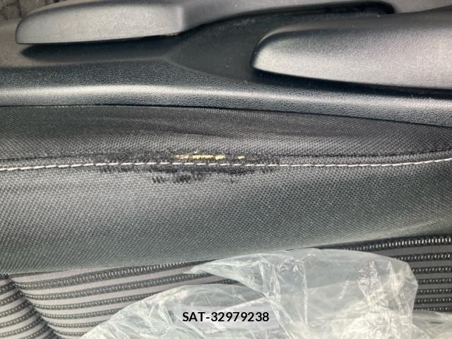 Toyota VOXY 2017-09 7272681-19