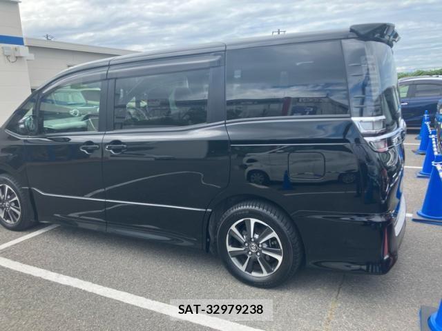 Toyota VOXY 2017-09 7272681-2