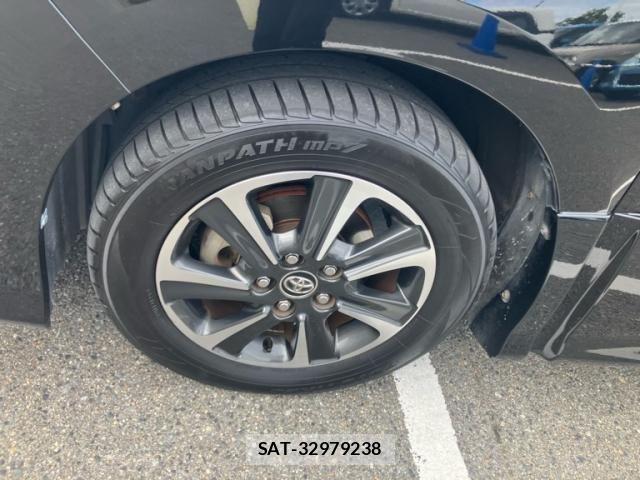 Toyota VOXY 2017-09 7272681-3