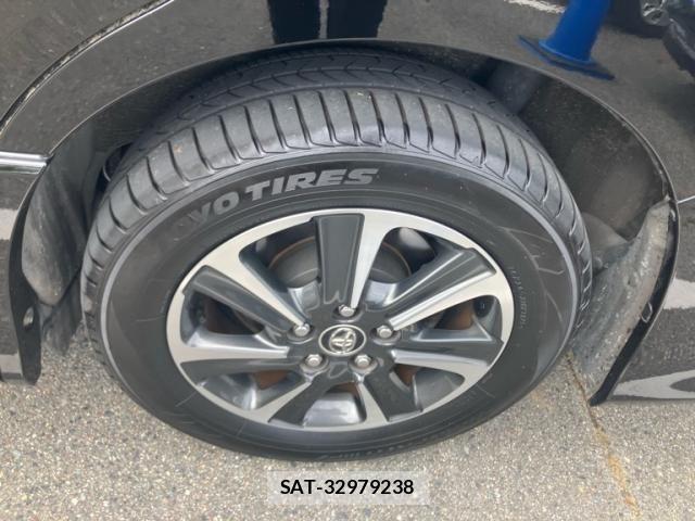 Toyota VOXY 2017-09 7272681-4