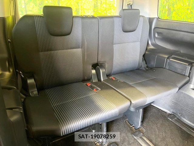 Toyota VOXY 2016-02 7271608-9