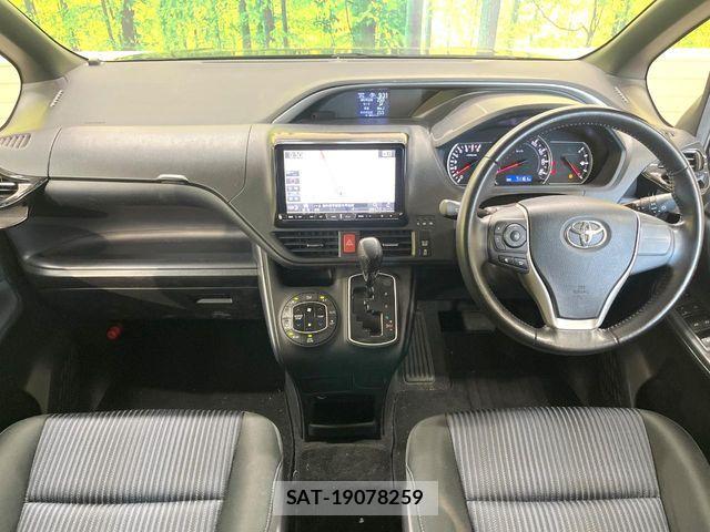 Toyota VOXY 2016-02 7271608-1
