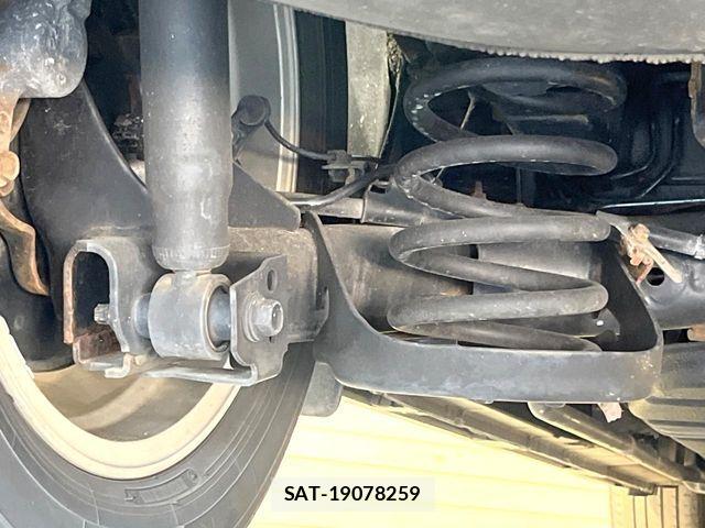 Toyota VOXY 2016-02 7271608-19