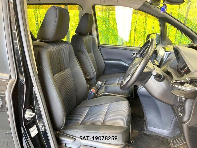 Toyota VOXY 2016-02 7271608-7