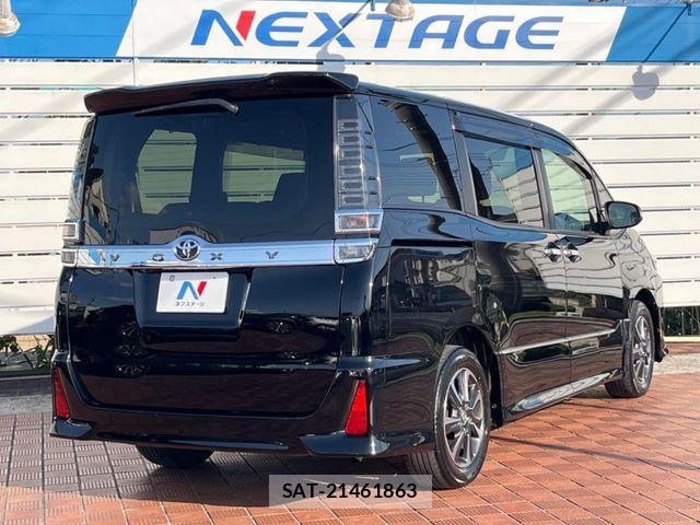 Toyota VOXY 2017-12 7271597-16