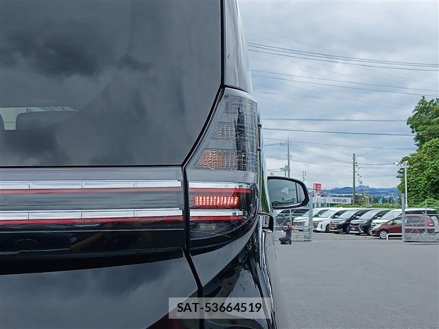 Toyota VOXY 2022-08 7272662-12