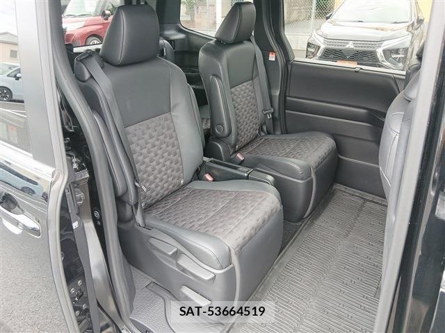 Toyota VOXY 2022-08 7272662-15