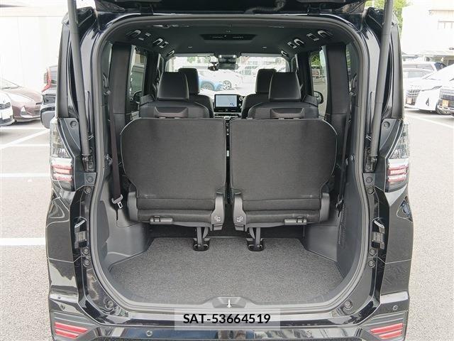 Toyota VOXY 2022-08 7272662-17