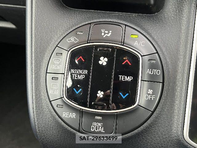 Toyota VOXY 2014-02 7271598-14