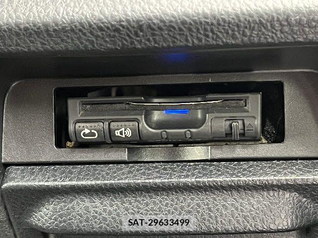 Toyota VOXY 2014-02 7271598-15