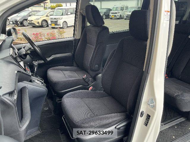 Toyota VOXY 2014-02 7271598-18