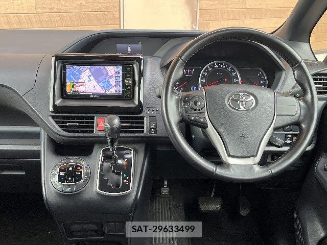 Toyota VOXY 2014-02 7271598-1