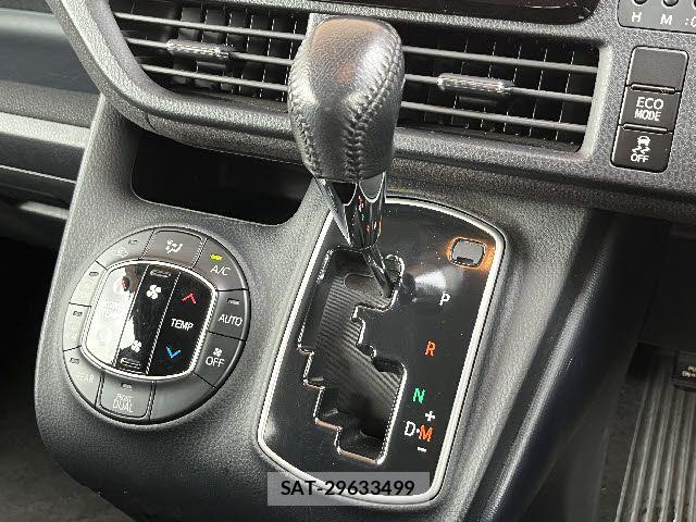 Toyota VOXY 2014-02 7271598-19