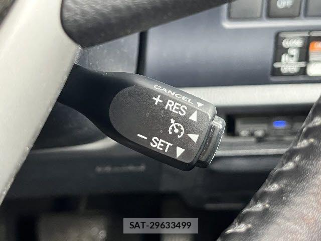Toyota VOXY 2014-02 7271598-22