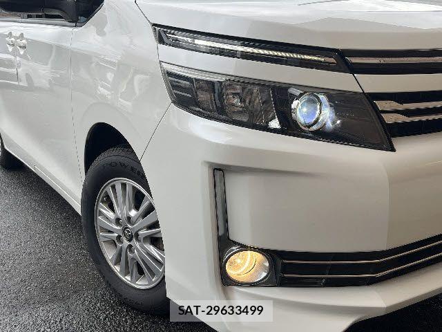 Toyota VOXY 2014-02 7271598-23