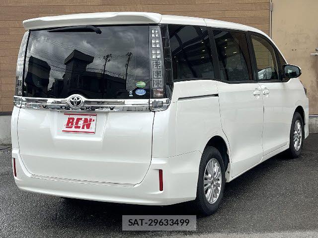 Toyota VOXY 2014-02 7271598-2