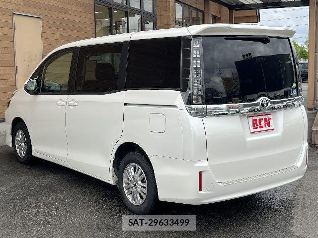 Toyota VOXY 2014-02 7271598-8