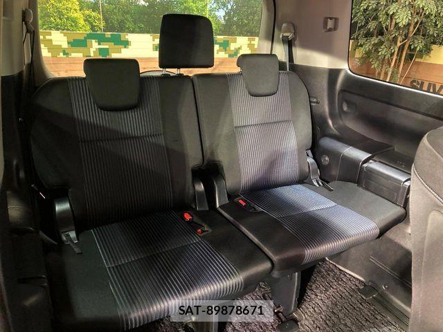 Toyota VOXY 2016-12 7271606-9