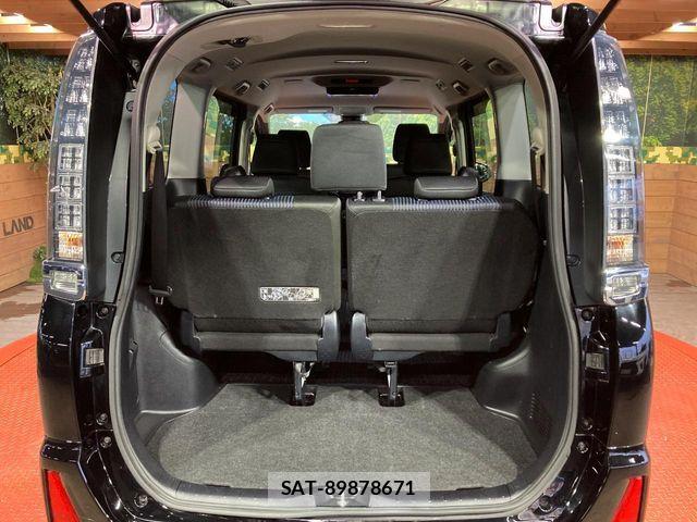 Toyota VOXY 2016-12 7271606-10