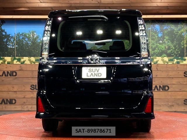 Toyota VOXY 2016-12 7271606-14