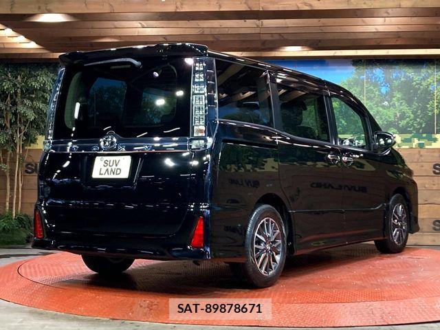 Toyota VOXY 2016-12 7271606-16