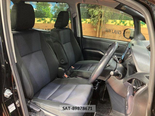 Toyota VOXY 2016-12 7271606-7